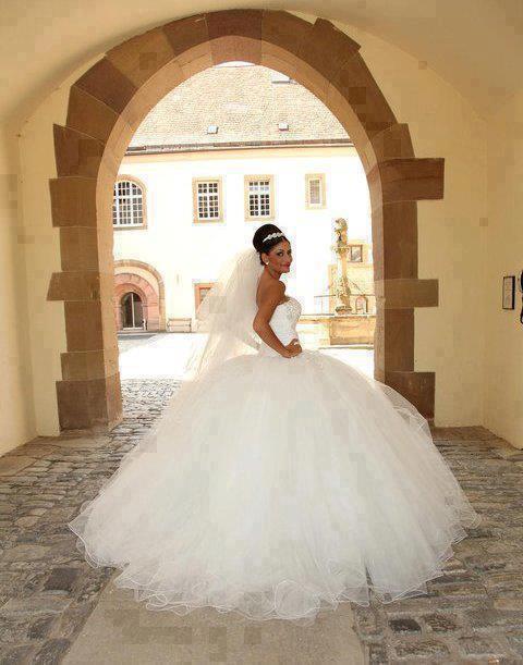 wedding-dresses-Bridal-Bouquets-ideas-rings-happy-love-romantic-25