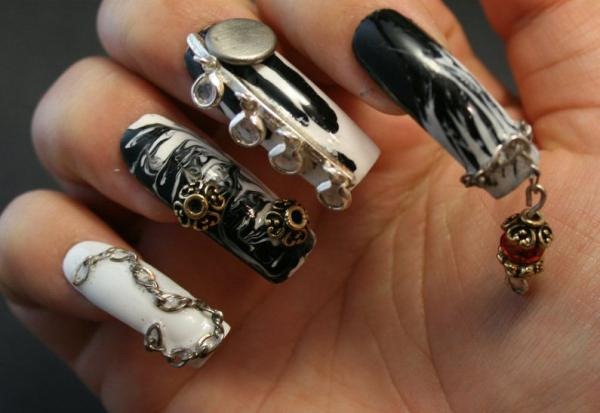 3d-nail-art-in-black-and-white