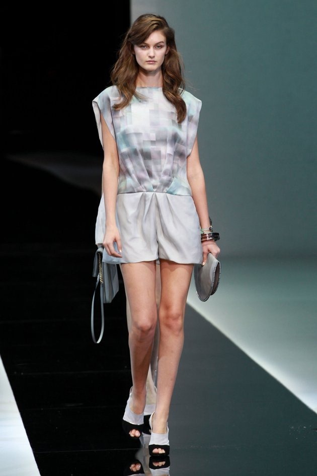 emporio-armani-runway-milan-fashion-20120920-052742-120