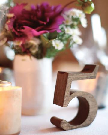 wedding planning-tavolina-tables-ideas-numbers-flowers-07