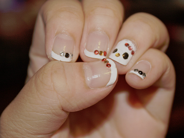 hello-kitty-nails